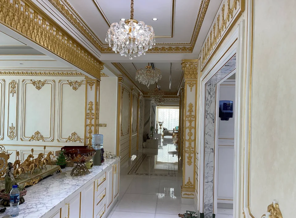 The quiet elegance of gold leaf.