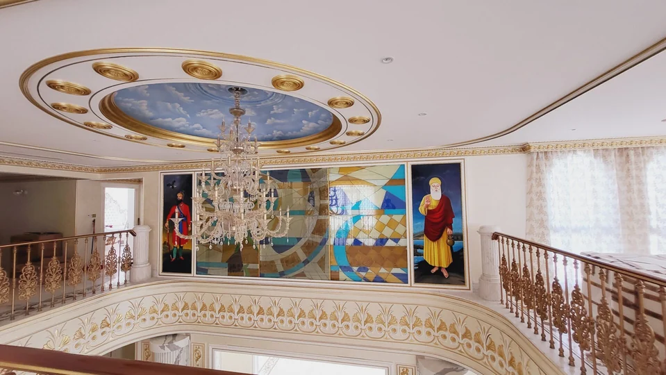 Panoramic mural interior