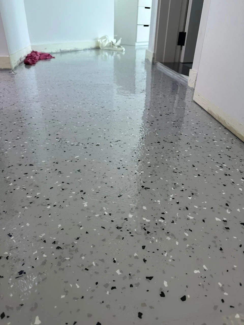 Decorative flake flooring — catalogue reference N-06