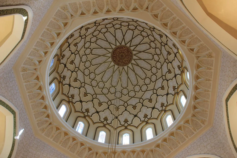 Ornamental ceilings & domes.